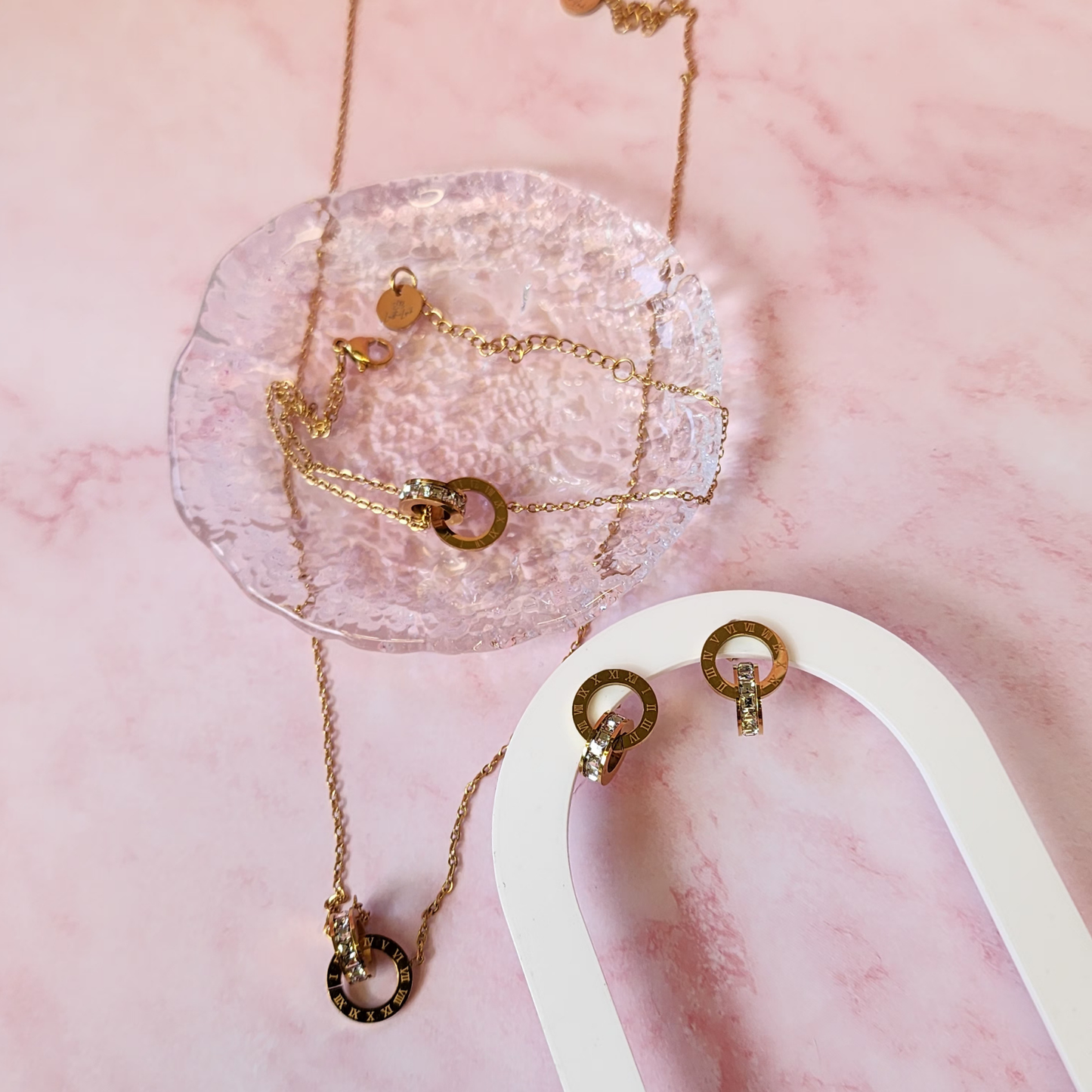 Eternal Connection Necklace Set – 18K Gold or Silver-Plated Timeless Bond Design