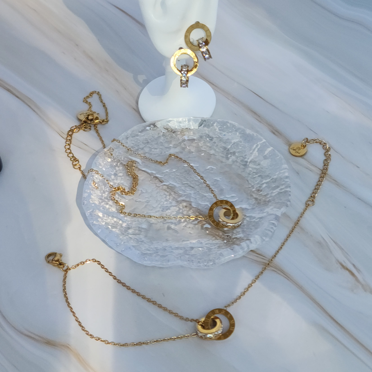 Eternal Connection Necklace Set – 18K Gold or Silver-Plated Timeless Bond Design