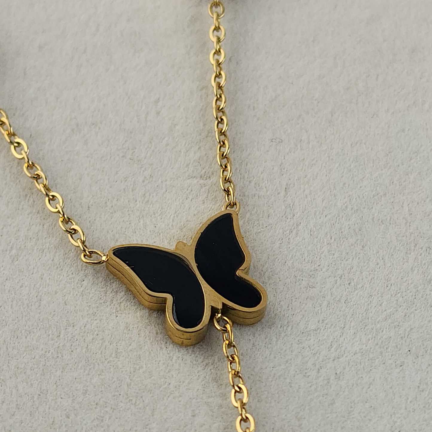Midnight Muse Necklace – 18K Gold-Plated Lariat with Black Butterfly Charm